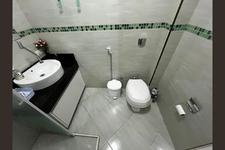 Casa à venda com 250m², 3 quartos e 5 vagasBanheiro da Suíte 2