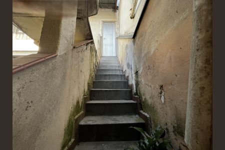 Casa à venda com 250m², 3 quartos e 5 vagasEscada