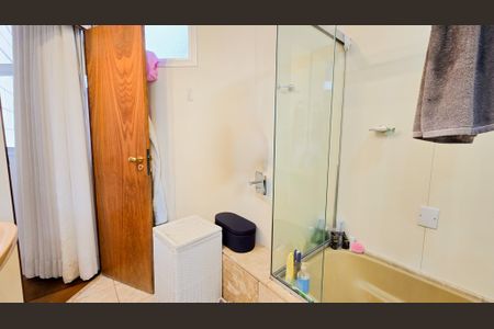 Apartamento à venda com 180m², 4 quartos e 3 vagas Apartamento à venda com 180m², 4 quartos e 3 vagasBanheiro Suite