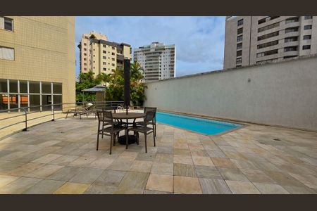 Apartamento à venda com 180m², 4 quartos e 3 vagas Apartamento à venda com 180m², 4 quartos e 3 vagasÁrea comum - Piscina