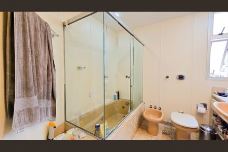 Apartamento à venda com 180m², 4 quartos e 3 vagas Apartamento à venda com 180m², 4 quartos e 3 vagasBanheiro Suite