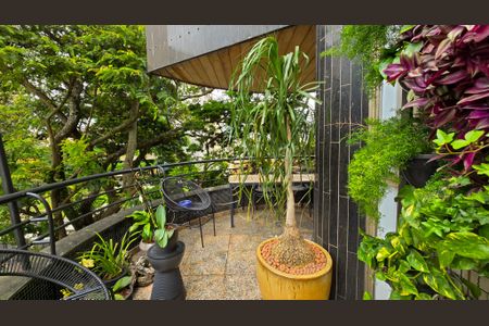 Apartamento à venda com 180m², 4 quartos e 3 vagas Apartamento à venda com 180m², 4 quartos e 3 vagasVaranda