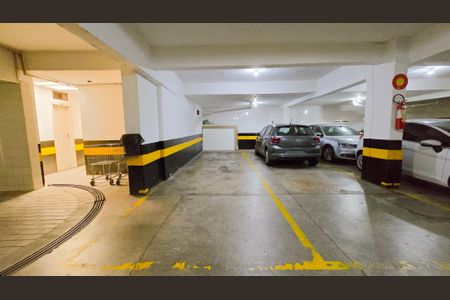 Apartamento à venda com 180m², 4 quartos e 3 vagas Apartamento à venda com 180m², 4 quartos e 3 vagasGaragem