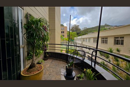 Apartamento à venda com 180m², 4 quartos e 3 vagas Apartamento à venda com 180m², 4 quartos e 3 vagasVaranda