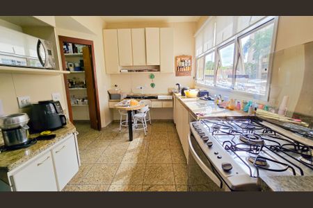 Apartamento à venda com 180m², 4 quartos e 3 vagas Apartamento à venda com 180m², 4 quartos e 3 vagasCozinha