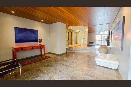 Apartamento à venda com 180m², 4 quartos e 3 vagas Apartamento à venda com 180m², 4 quartos e 3 vagasHall de entrada