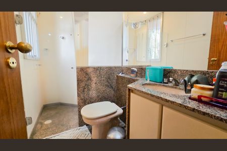 Apartamento à venda com 180m², 4 quartos e 3 vagas Apartamento à venda com 180m², 4 quartos e 3 vagasBanheiro Social