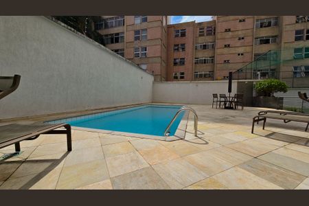 Apartamento à venda com 180m², 4 quartos e 3 vagas Apartamento à venda com 180m², 4 quartos e 3 vagasÁrea comum - Piscina