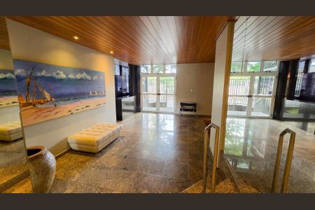 Apartamento à venda com 180m², 4 quartos e 3 vagas Apartamento à venda com 180m², 4 quartos e 3 vagasHall de entrada