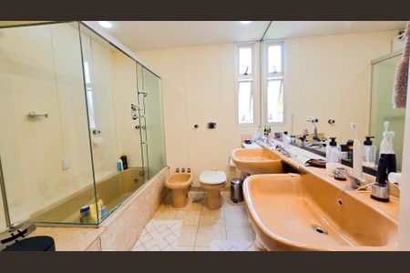 Apartamento à venda com 180m², 4 quartos e 3 vagas Apartamento à venda com 180m², 4 quartos e 3 vagasBanheiro Suite