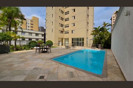 Apartamento à venda com 180m², 4 quartos e 3 vagas Apartamento à venda com 180m², 4 quartos e 3 vagasÁrea comum - Piscina