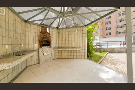 Apartamento à venda com 180m², 4 quartos e 3 vagas Apartamento à venda com 180m², 4 quartos e 3 vagasÁrea comum - Churrasqueira