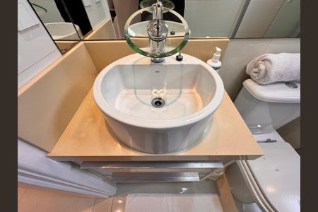 Apartamento à venda com 57m², 2 quartos e 1 vaga Apartamento à venda com 57m², 2 quartos e 1 vagaBanheiro da Suíte