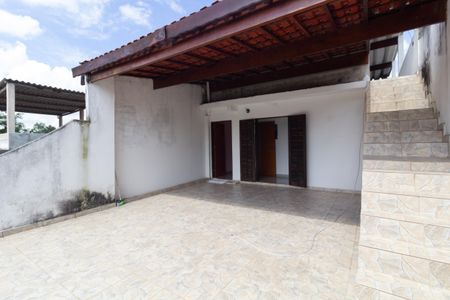 Casa à venda com 280m², 3 quartos e 2 vagas Casa à venda com 280m², 3 quartos e 2 vagasTerraço