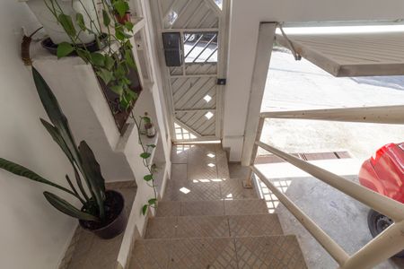 Casa à venda com 280m², 3 quartos e 2 vagas Casa à venda com 280m², 3 quartos e 2 vagasEscada