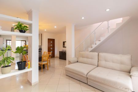 Casa à venda com 280m², 3 quartos e 2 vagas Casa à venda com 280m², 3 quartos e 2 vagasSala