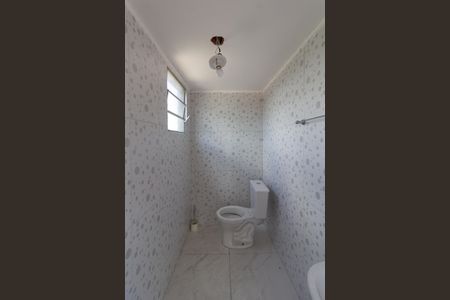 Casa à venda com 280m², 3 quartos e 2 vagas Casa à venda com 280m², 3 quartos e 2 vagasBanheiro de Serviço