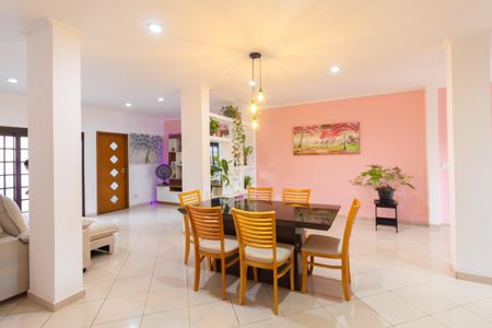 Casa à venda com 280m², 3 quartos e 2 vagas Casa à venda com 280m², 3 quartos e 2 vagasSala