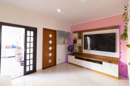 Casa à venda com 280m², 3 quartos e 2 vagas Casa à venda com 280m², 3 quartos e 2 vagasSala