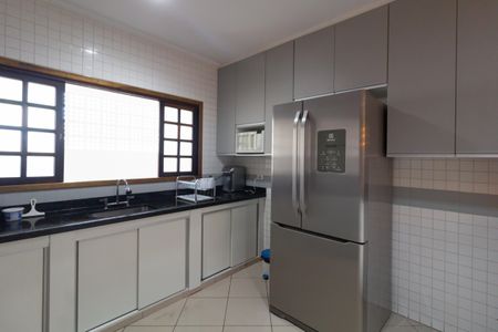 Casa à venda com 280m², 3 quartos e 2 vagas Casa à venda com 280m², 3 quartos e 2 vagasCozinha