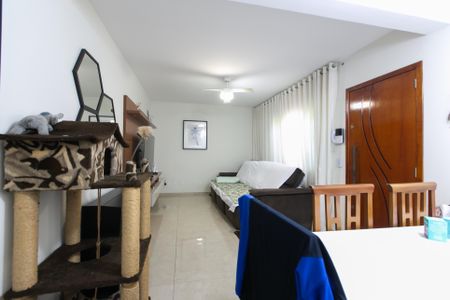 Casa à venda com 120m², 2 quartos e 2 vagasSala