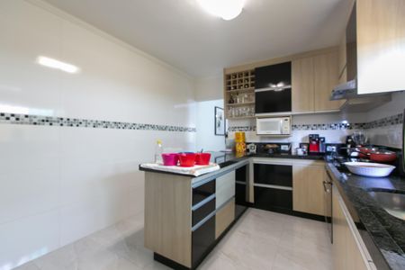 Casa à venda com 120m², 2 quartos e 2 vagasCozinha - Armários