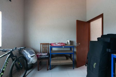 Casa à venda com 120m², 2 quartos e 2 vagasQuarto de Serviço