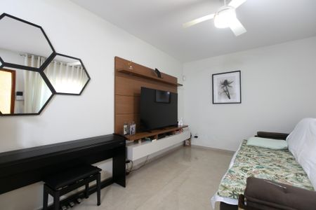 Casa à venda com 120m², 2 quartos e 2 vagasSala