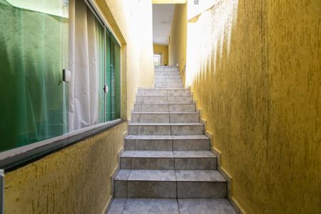 Casa à venda com 120m², 2 quartos e 2 vagasEscada / Entrada 