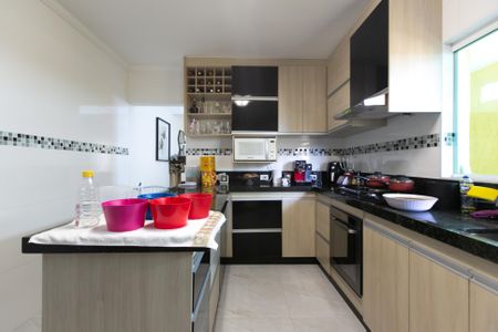 Casa à venda com 120m², 2 quartos e 2 vagasCozinha - Armários