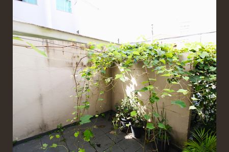 Casa à venda com 81m², 1 quarto e 1 vagaQuintal