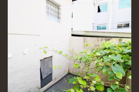 Casa à venda com 81m², 1 quarto e 1 vagaQuintal