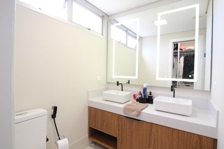 Apartamento à venda com 150m², 3 quartos e 2 vagasBanheiro da Suíte 2