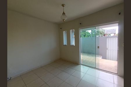 Casa para alugar com 40m², 2 quartos e sem vaga Casa para alugar com 40m², 2 quartos e sem vagaSala