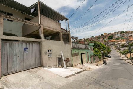 Casa para alugar com 55m², 3 quartos e sem vaga Casa para alugar com 55m², 3 quartos e sem vagaFachada