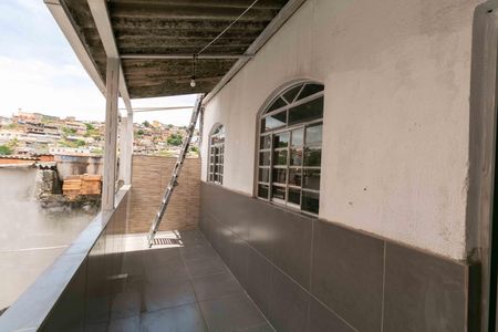 Casa para alugar com 55m², 3 quartos e sem vaga Casa para alugar com 55m², 3 quartos e sem vagaVaranda
