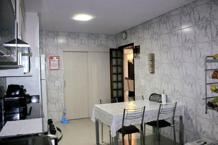 Casa à venda com 250m², 4 quartos e 5 vagasCozinha