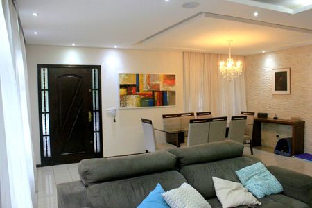 Casa à venda com 250m², 4 quartos e 5 vagasSala