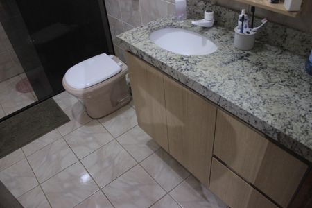 Casa à venda com 250m², 4 quartos e 5 vagasBanheiro da Suíte