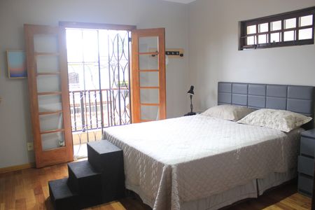 Casa à venda com 250m², 4 quartos e 5 vagasSuíte