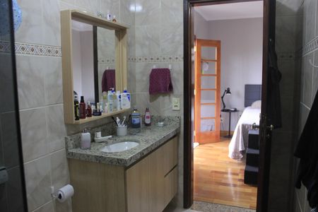 Casa à venda com 250m², 4 quartos e 5 vagasBanheiro da Suíte