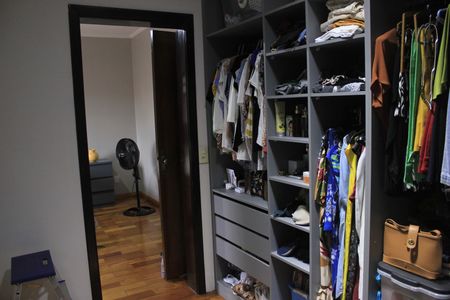 Casa à venda com 250m², 4 quartos e 5 vagasCloset da Suíte