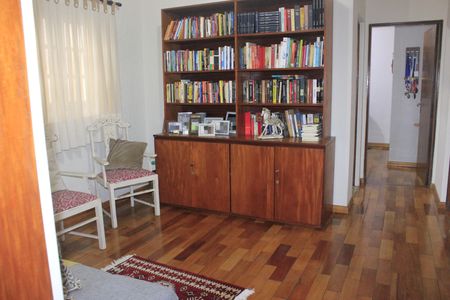 Casa à venda com 250m², 4 quartos e 5 vagasSala privativa