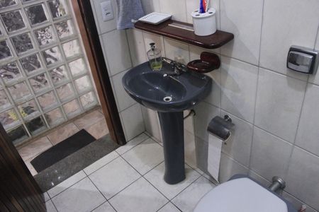 Casa à venda com 250m², 4 quartos e 5 vagasBanheiro 4