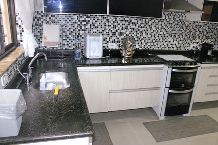 Casa à venda com 250m², 4 quartos e 5 vagasCozinha