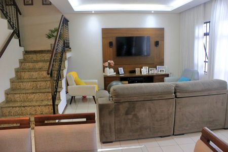 Casa à venda com 250m², 4 quartos e 5 vagasSala