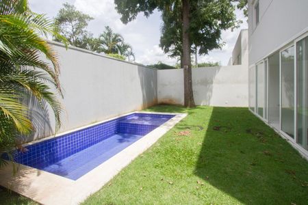 Casa de condomínio à venda com 539m², 4 quartos e 5 vagasQuintal