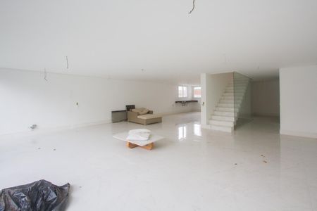 Casa de condomínio à venda com 539m², 4 quartos e 5 vagasSala