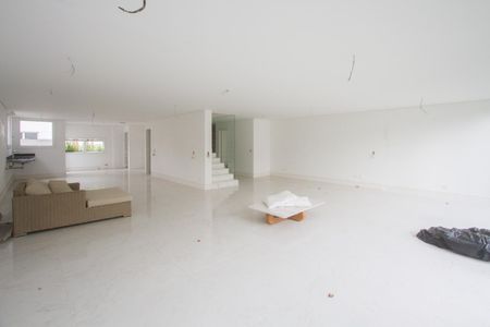 Casa de condomínio à venda com 539m², 4 quartos e 5 vagasSala