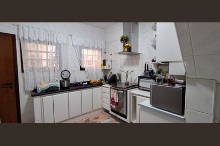 Casa à venda com 225m², 3 quartos e 2 vagasCozinha 